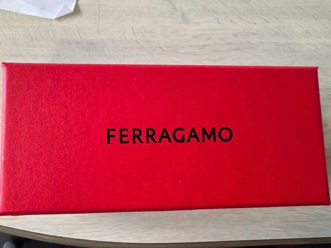 Ferragamo 赤 レザー ヘアアクセサリー