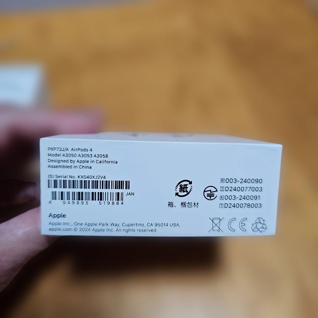 AirPods4 本体 ホワイト 充電ケース付き ⚠️名前刻印されてます