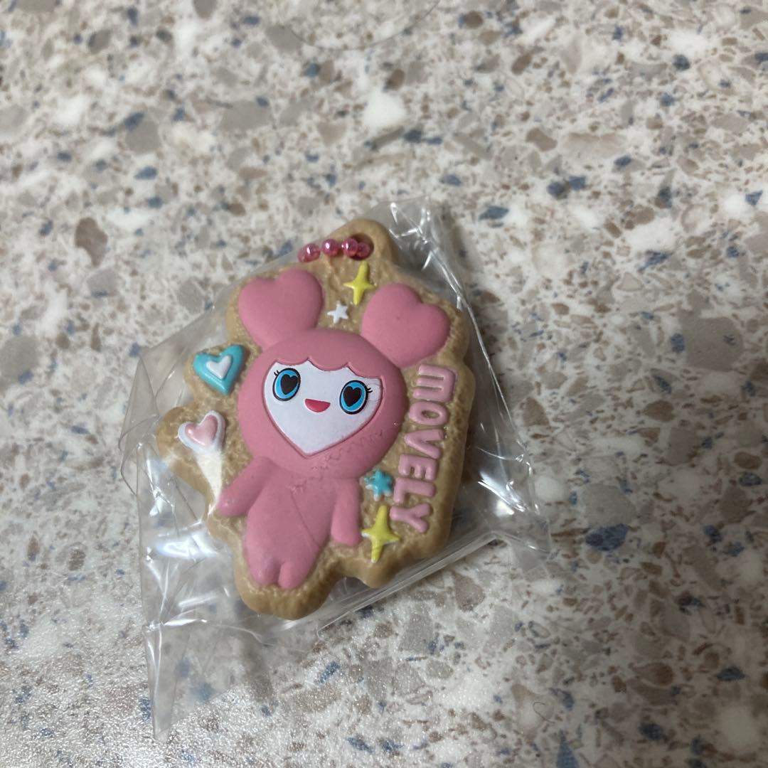 TWICE LOVELYS ビスケットチャーム モブリー モモ - メルカリ