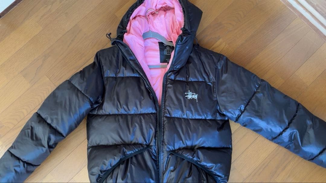 Stussy ダウンジャケット ブラック/ピンク S - メルカリ
