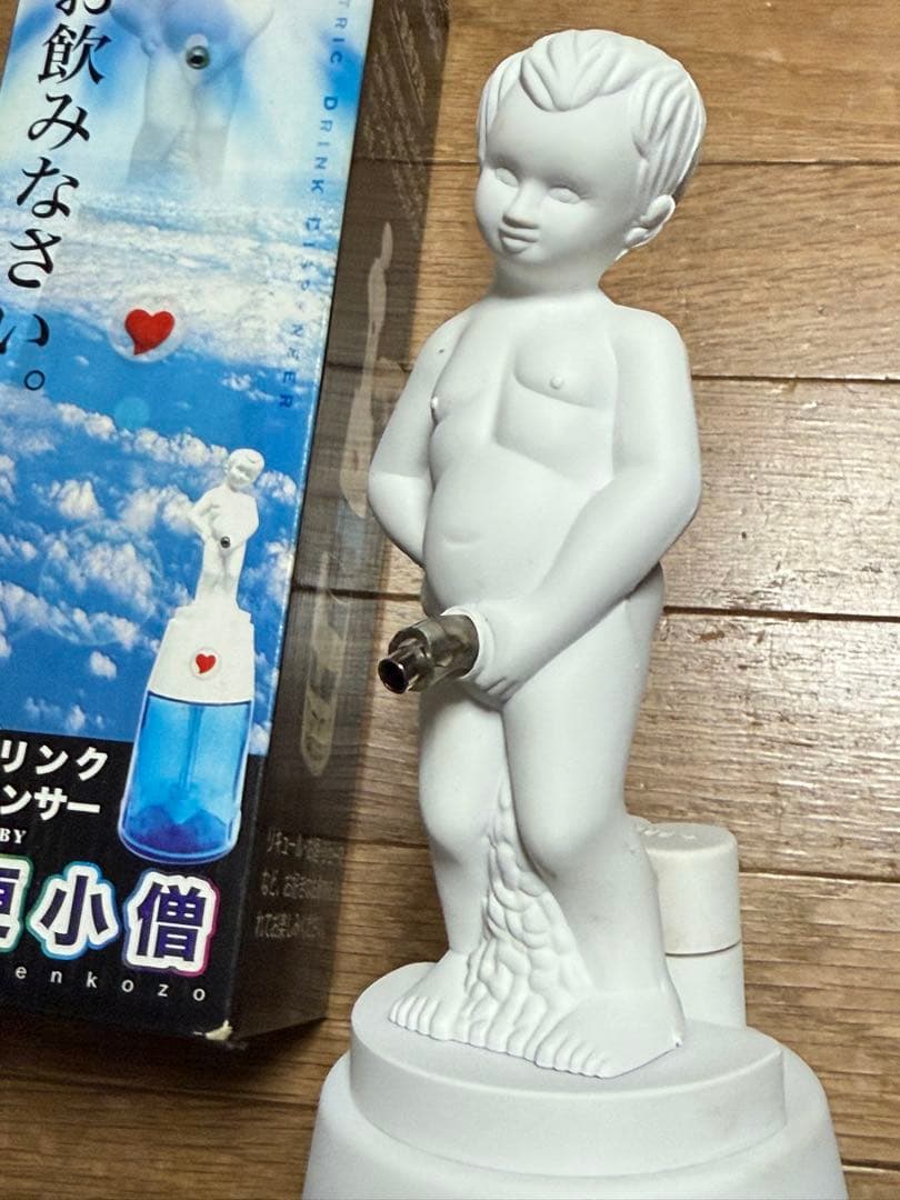 電動ドリンクディスペンサー 小便小僧（笑） - メルカリ