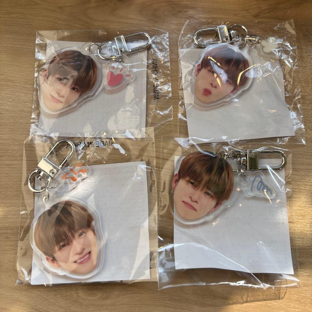 treasure アサヒ 顔アクキー喜怒哀楽 コンプ - メルカリ