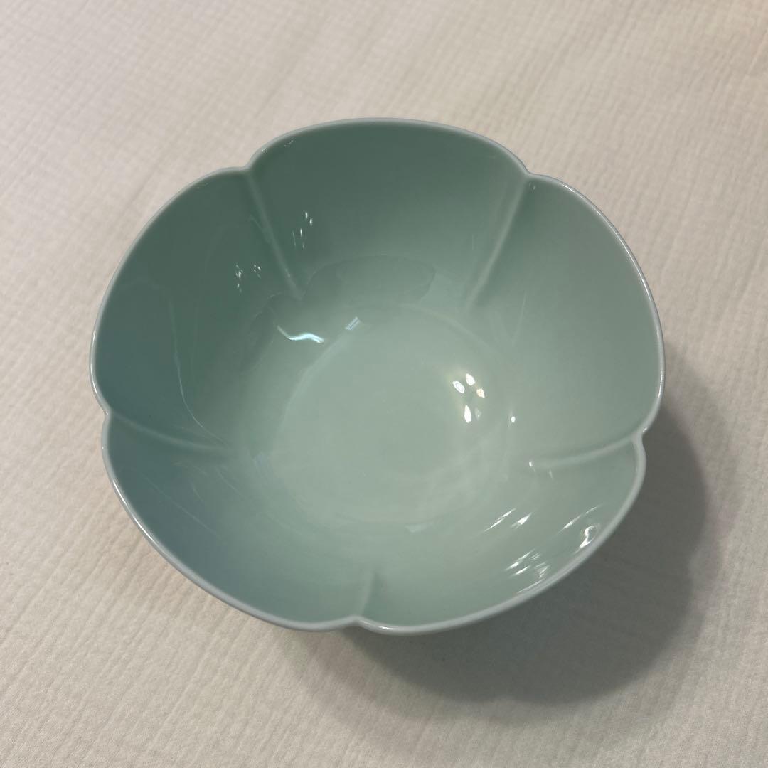 【新品未使用】人間国宝　井上萬二　青白磁花型鉢(箱なし) 人間国宝 井上萬二 青白磁彫文鉢 共箱 R1491ダK2 - メルカリ