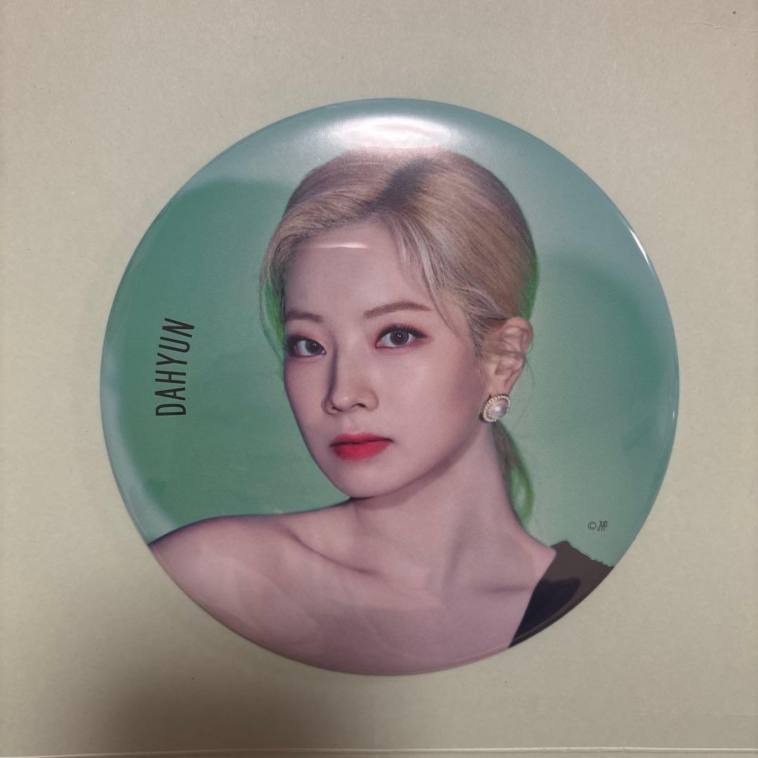 TWICE DAHYUN BIG缶バッチ - メルカリ