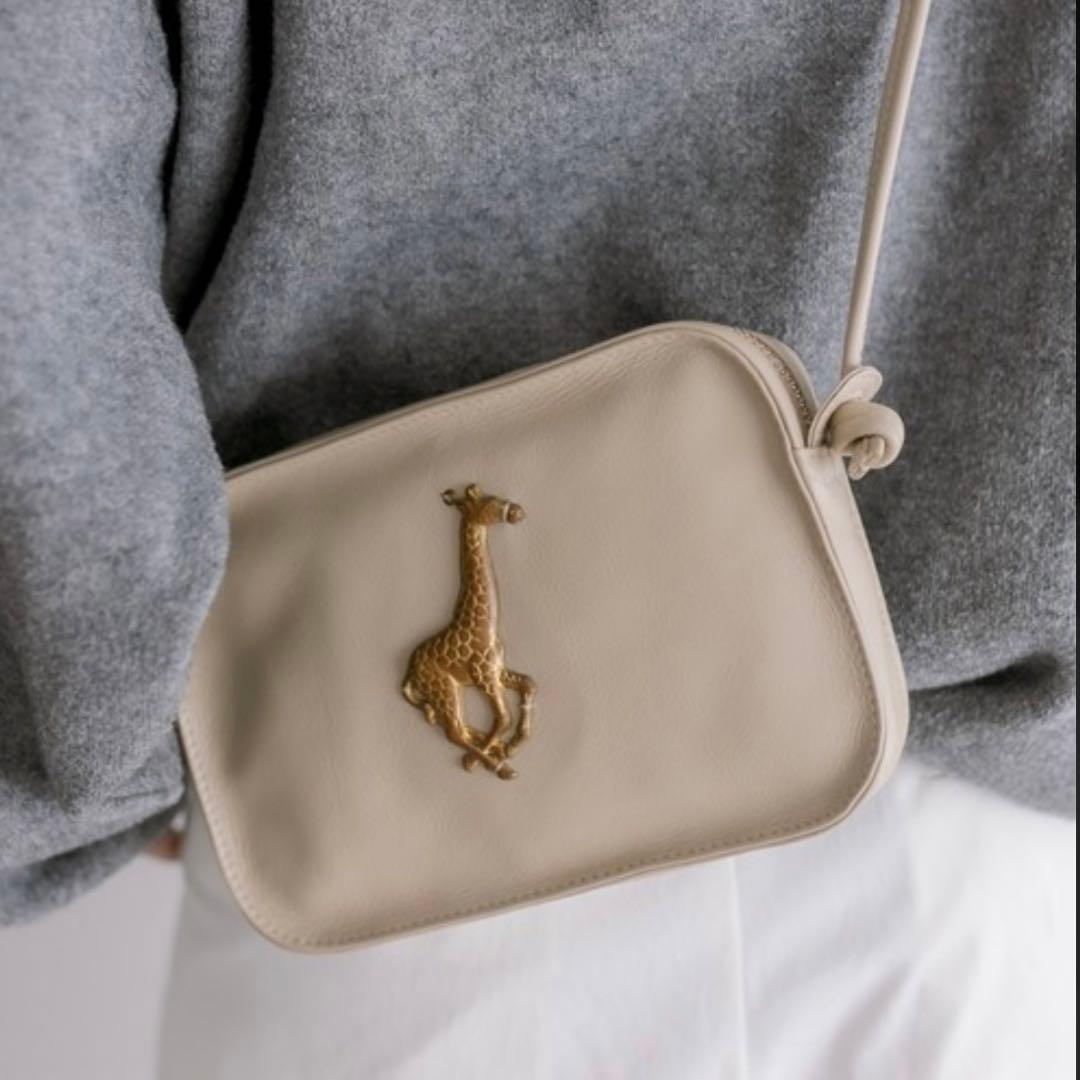 イアパピヨネ ブルックリンチャーム チャーム付き牛革ミニショルダー