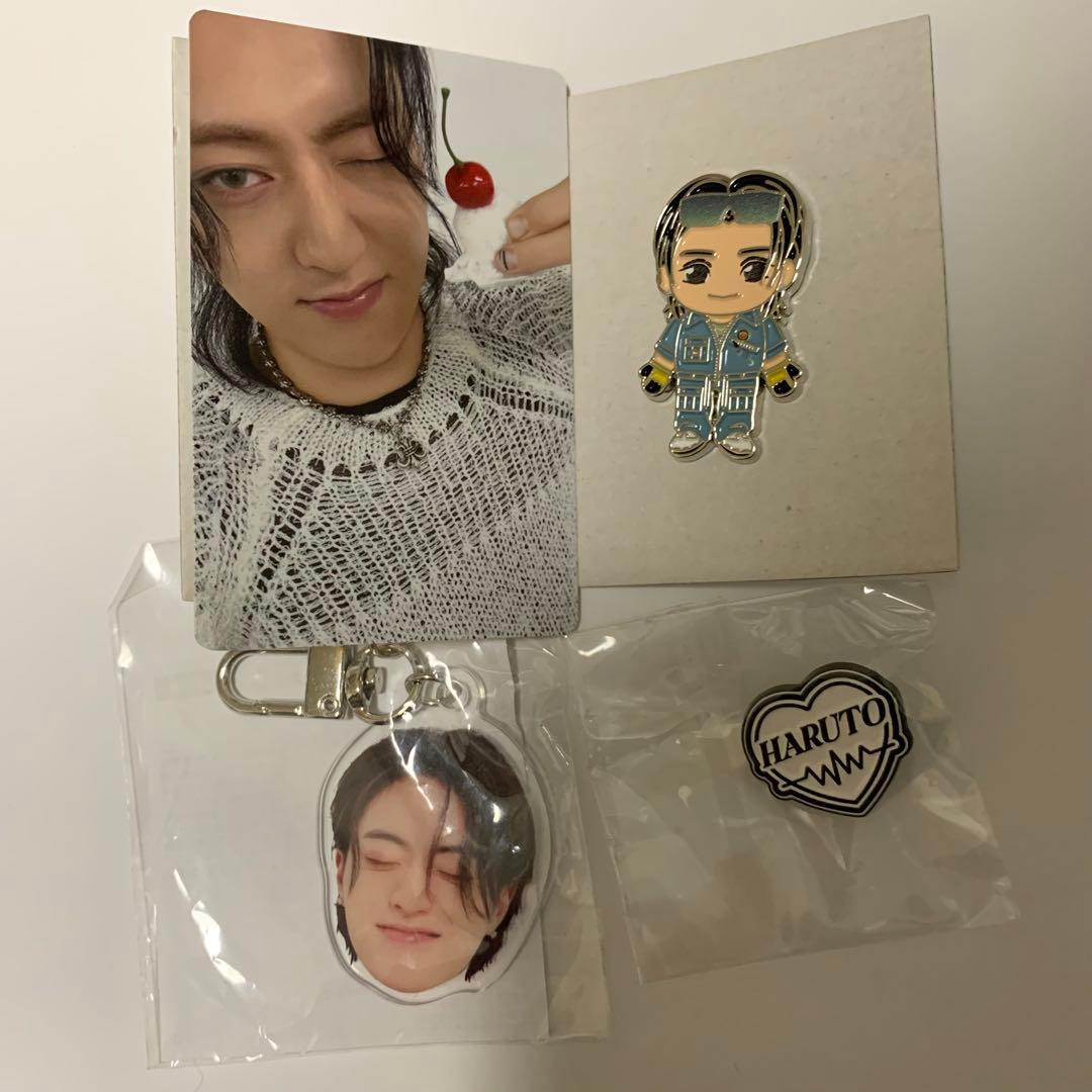 treasure カフェ特典トレカ ピンバッチ 顔アクキー ハルト はると