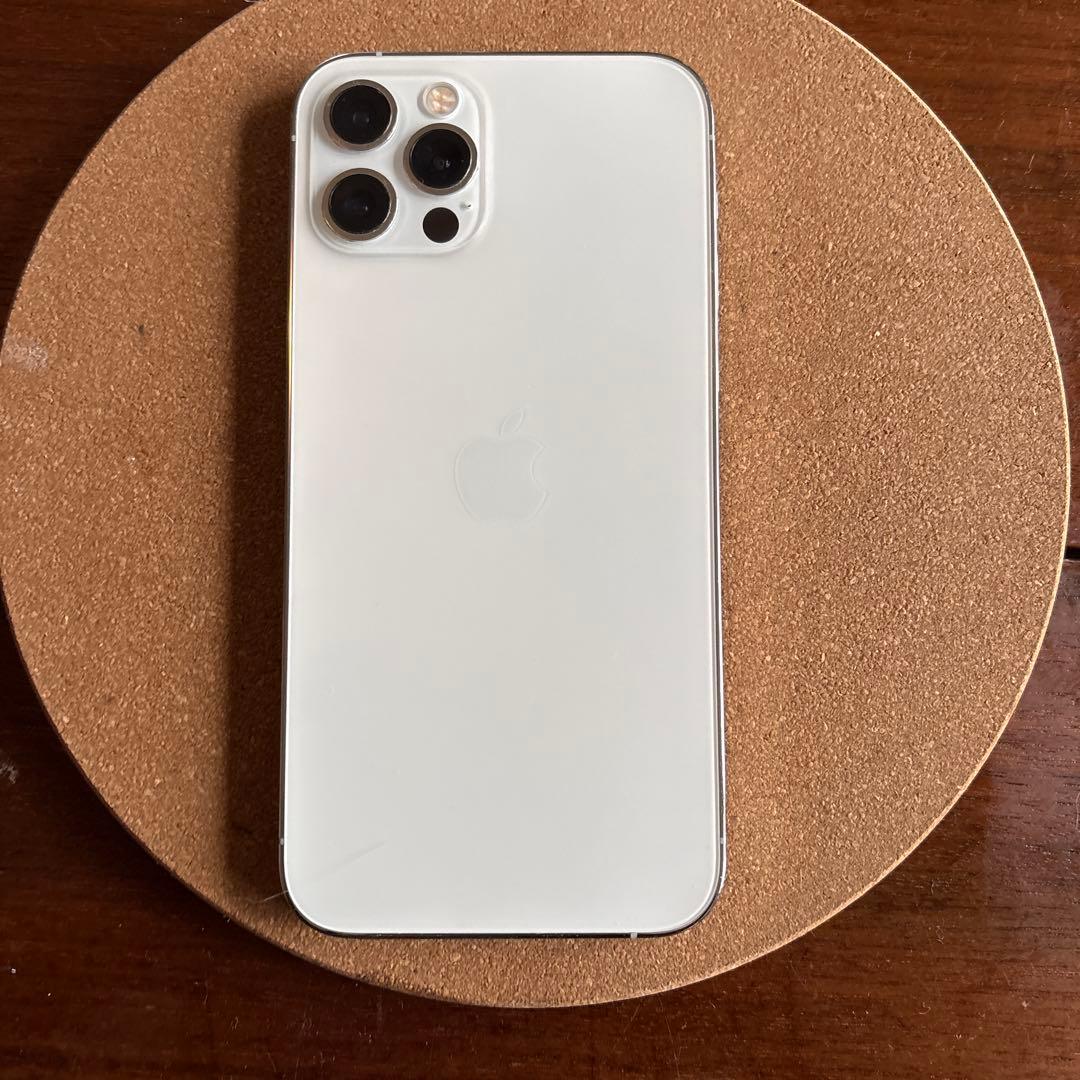 iPhone12Pro、ホワイト スマートフォン トリプルカメラ iPhone 12 Pro Max 実機レビュー！使って感じたメリット・デメリットと評価