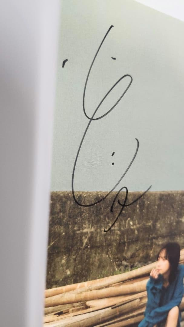 加藤小夏 ファースト写真集『二日月』初版本 サイン入り（A） - メルカリ