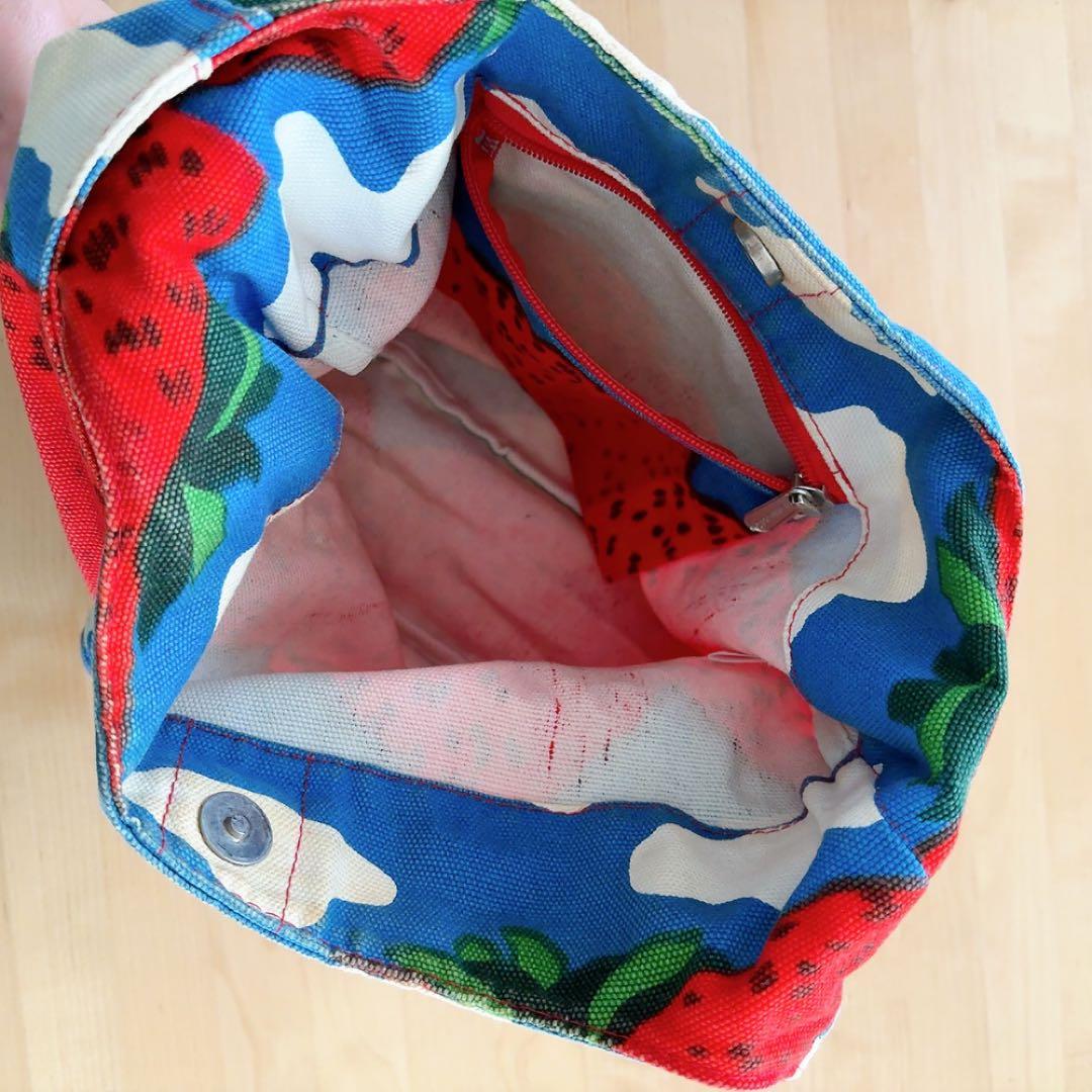 マリメッコ MANSIKKAVUORET イチゴの山 キャンバスショルダーbag