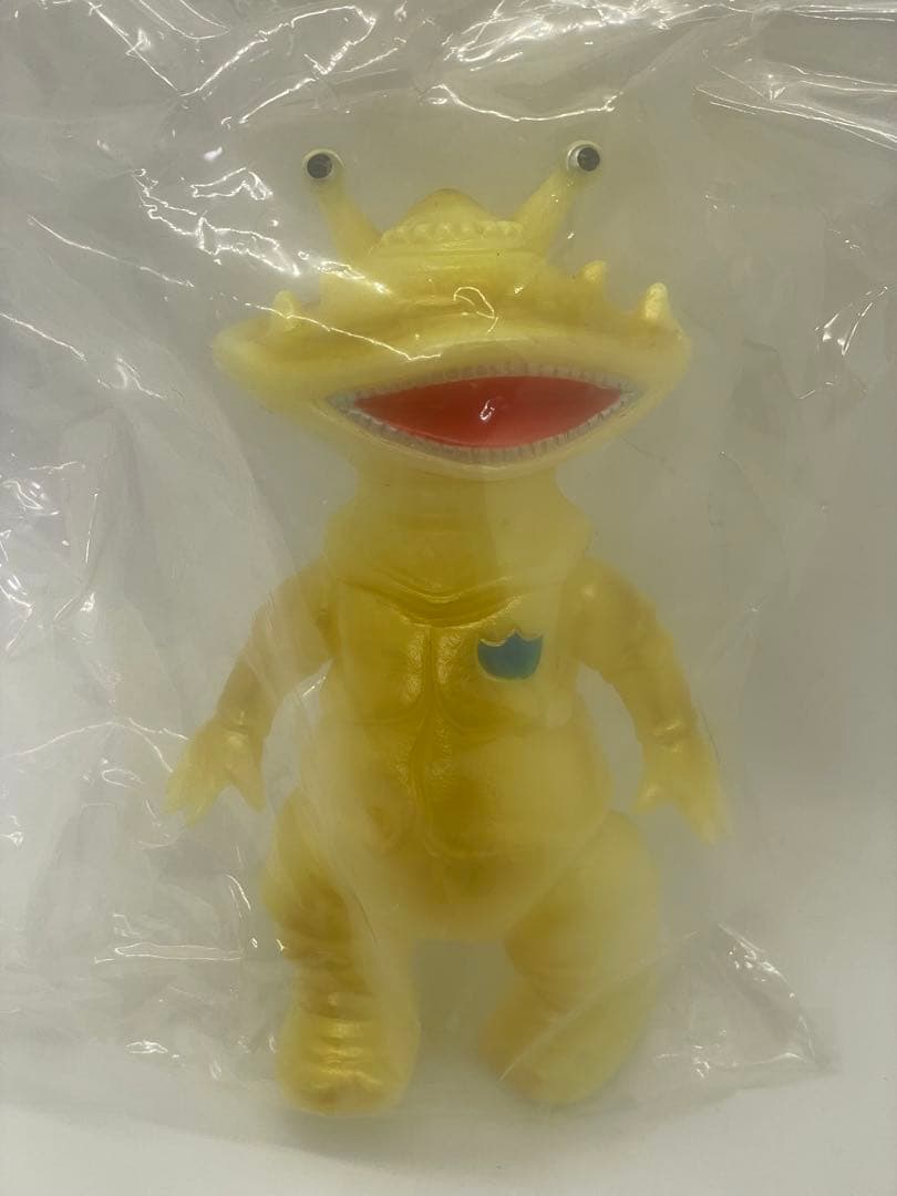 新品未開封 ブルマァク BULLMARK リトルカネゴン 蓄光ゴールド ソフビ