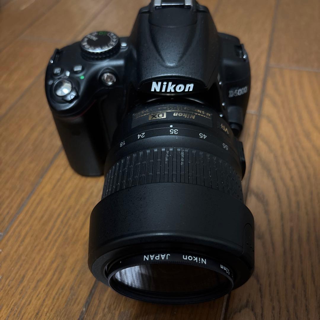 Nikon D5000 デジタル一眼レフ AF-S 18-55mmレンズ付き - メルカリ