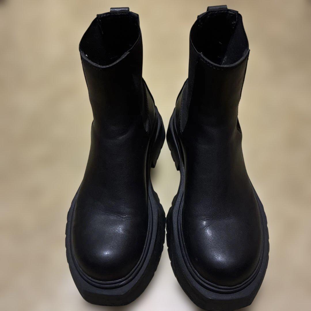 ZARA ボリュームチェルシーブーツ ブラック - メルカリ