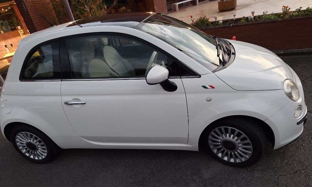 フィアット500 1.2 8v ラウンジ ガラスルーフ車検9年10月付最終値引