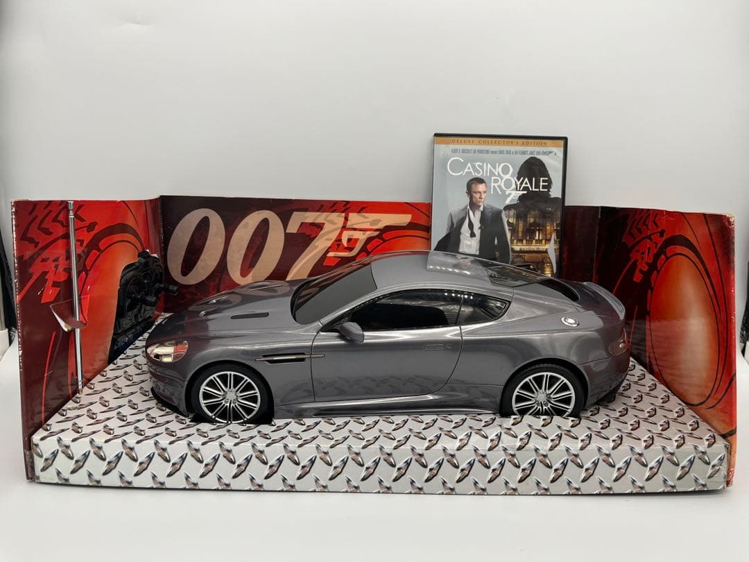 007 カジノロワイヤル アストンマーチンDBS 1/12 ラジコン 限定カラー