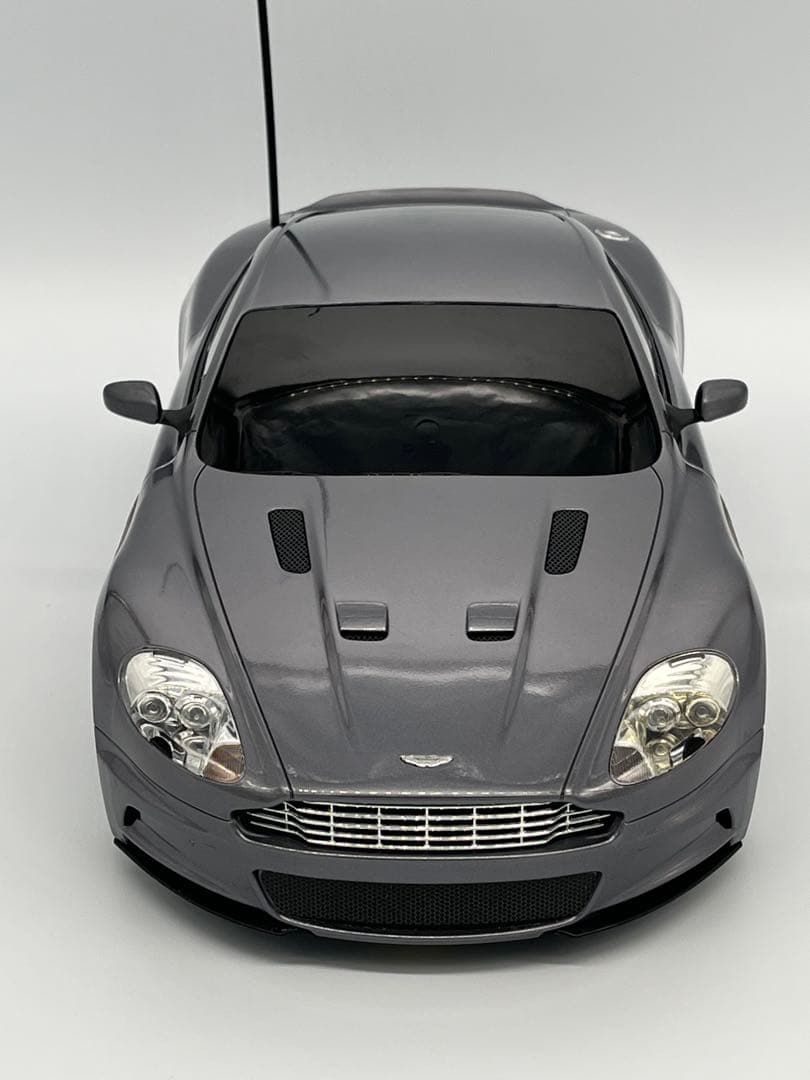 007 カジノロワイヤル アストンマーチンDBS 1/12 ラジコン 限定カラー