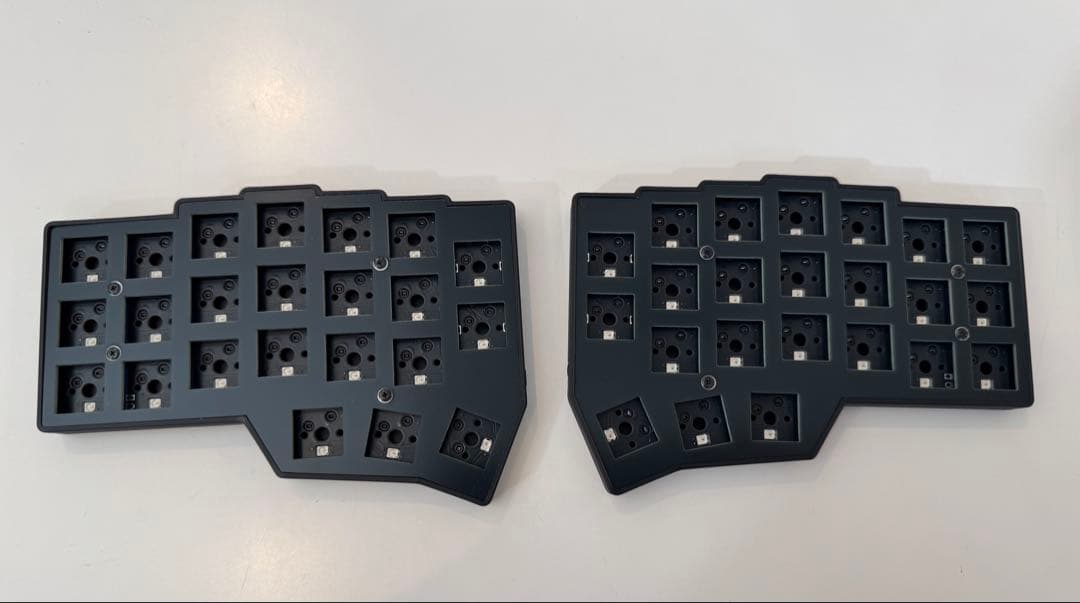 新品】 corne v4 cherry 完成品keychron静音、ケーブル付 - メルカリ