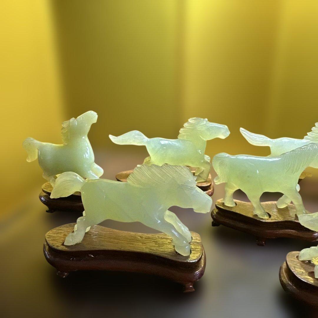 玉石，置物，彫刻，インテリア，翡翠製馬の彫刻8体セット - メルカリ