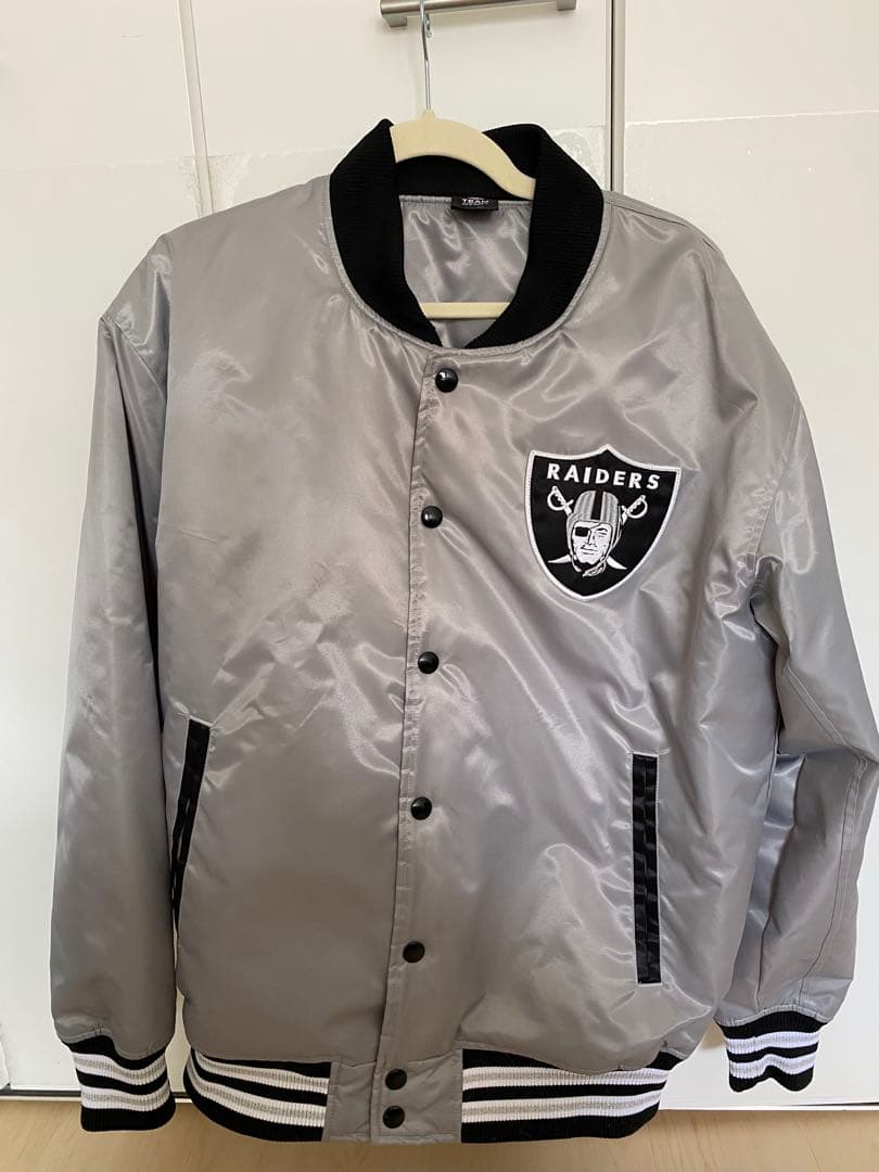 レア NFL Las Vegas Raiders スタジャン シルバー - メルカリ