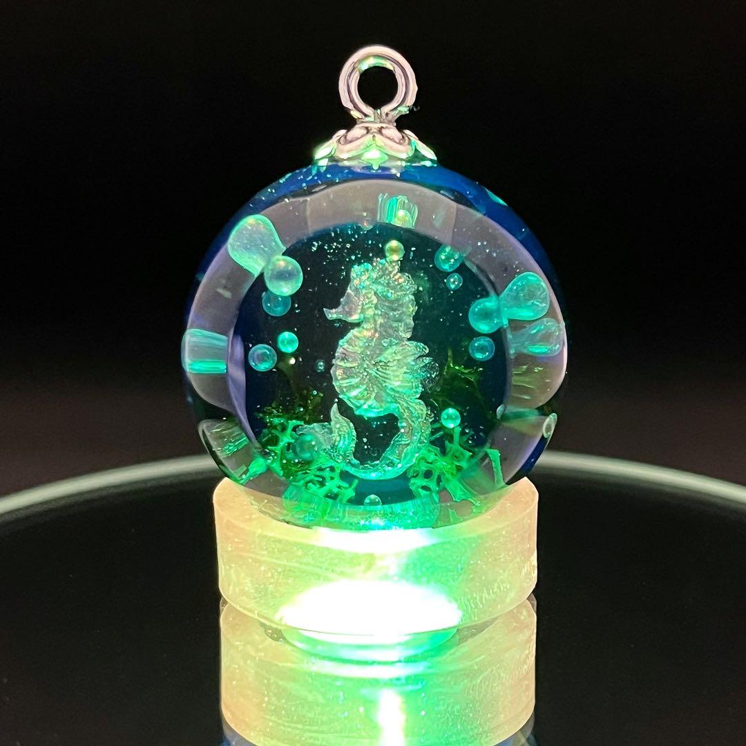 ハンドメイド】81.竜の落とし子・星の銀河・紫と緑・台座 - メルカリ