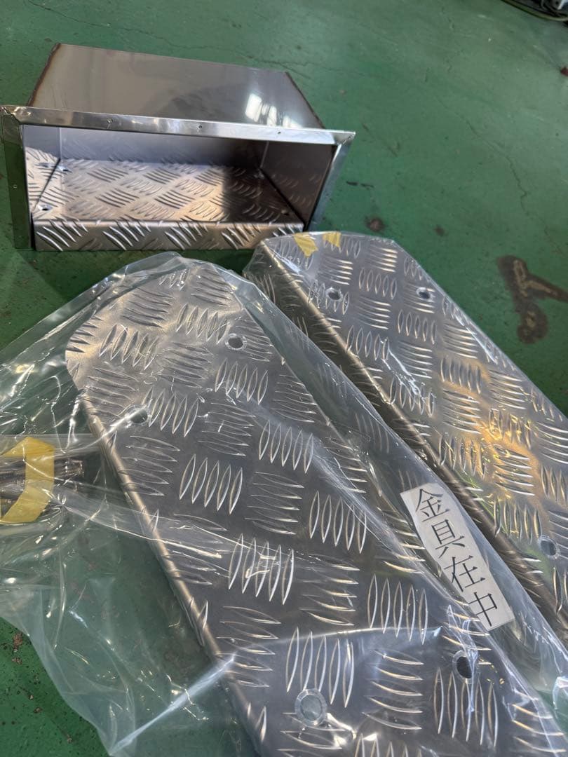 ふそう24新型スーパーグレート下駄箱 三菱ふそう スーパーグレート用 シューズボックス 下駄箱 運転席側