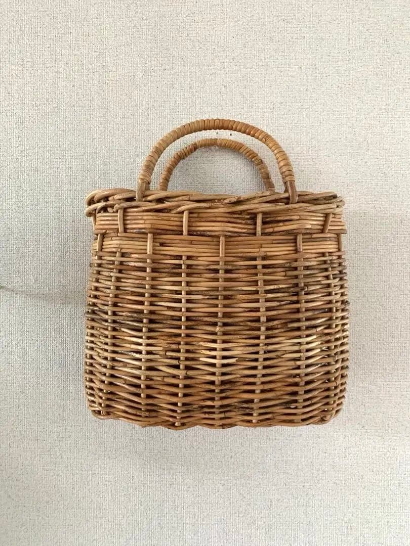 藤籠バッグ】ハンドメイド バックスキン 革 麻生地 チャーム籐かご