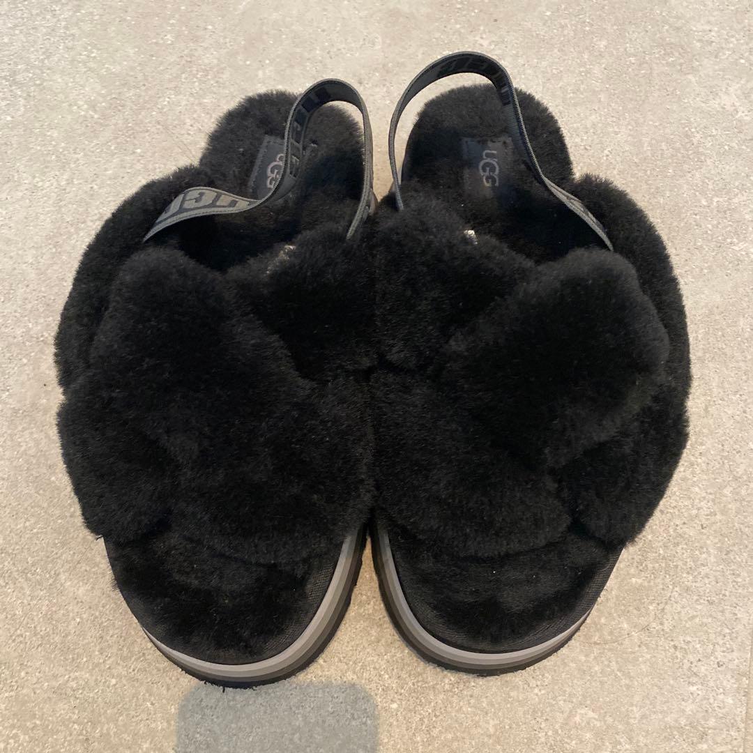 UGG ブラックファーサンダル 厚底