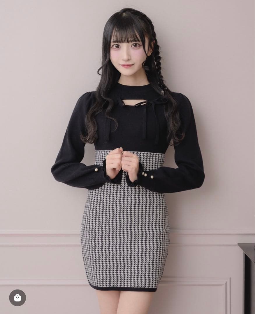 カットアウト千鳥柄ニットワンピース pium - メルカリ