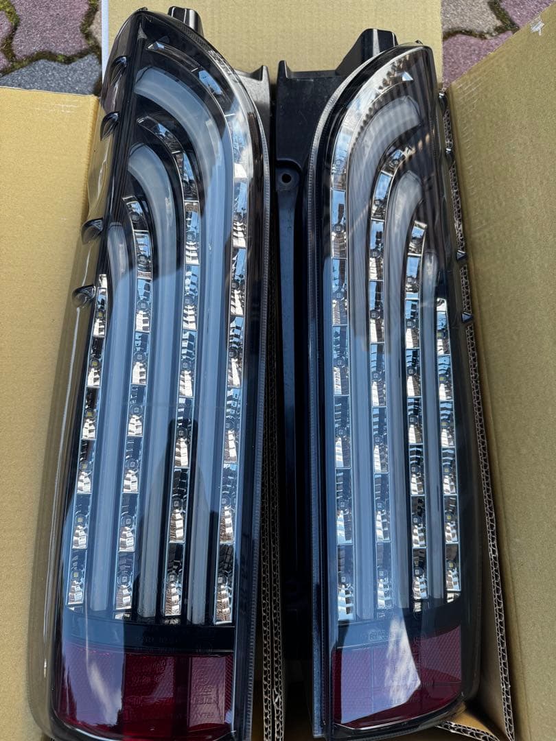 ハイエース LEDテールランプ 2個セット ハイエース専用】Valenti×GR8 ヴァレンティ ハイエース ジュエルLED