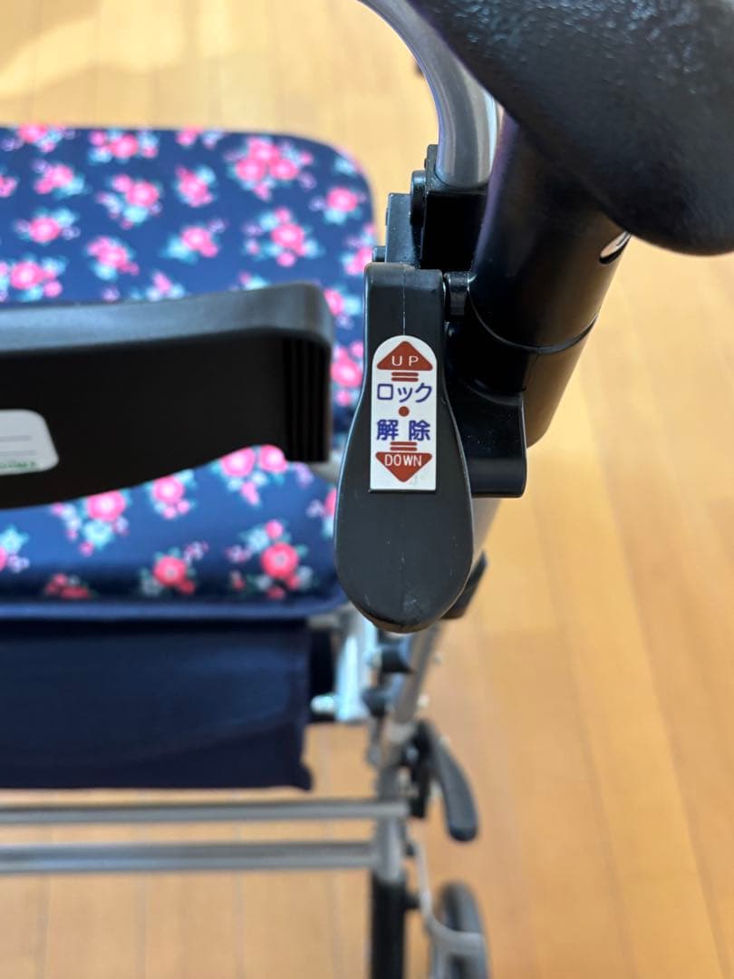 新品同様 シルバーカーデュオST 買い物カート 手押し車 花柄 折り畳み