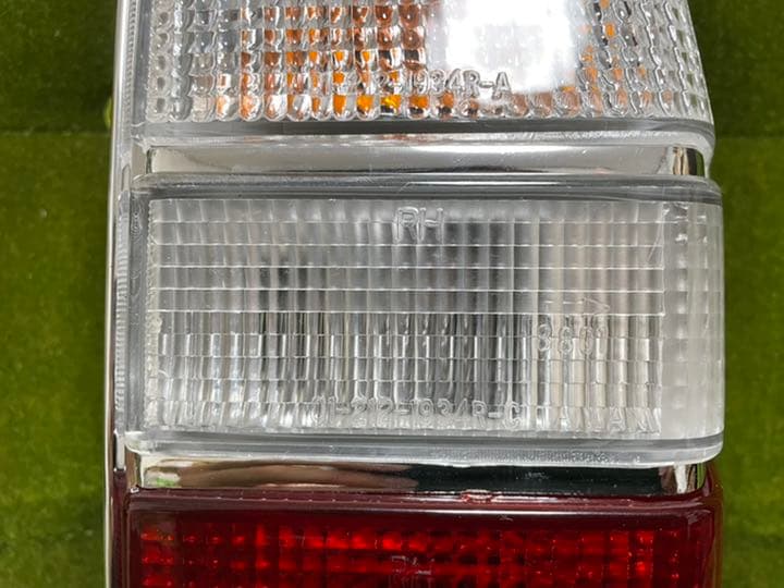 新品・未使用 トヨタ マークⅡワゴン gx70 赤白 テールランプ ツーバン
