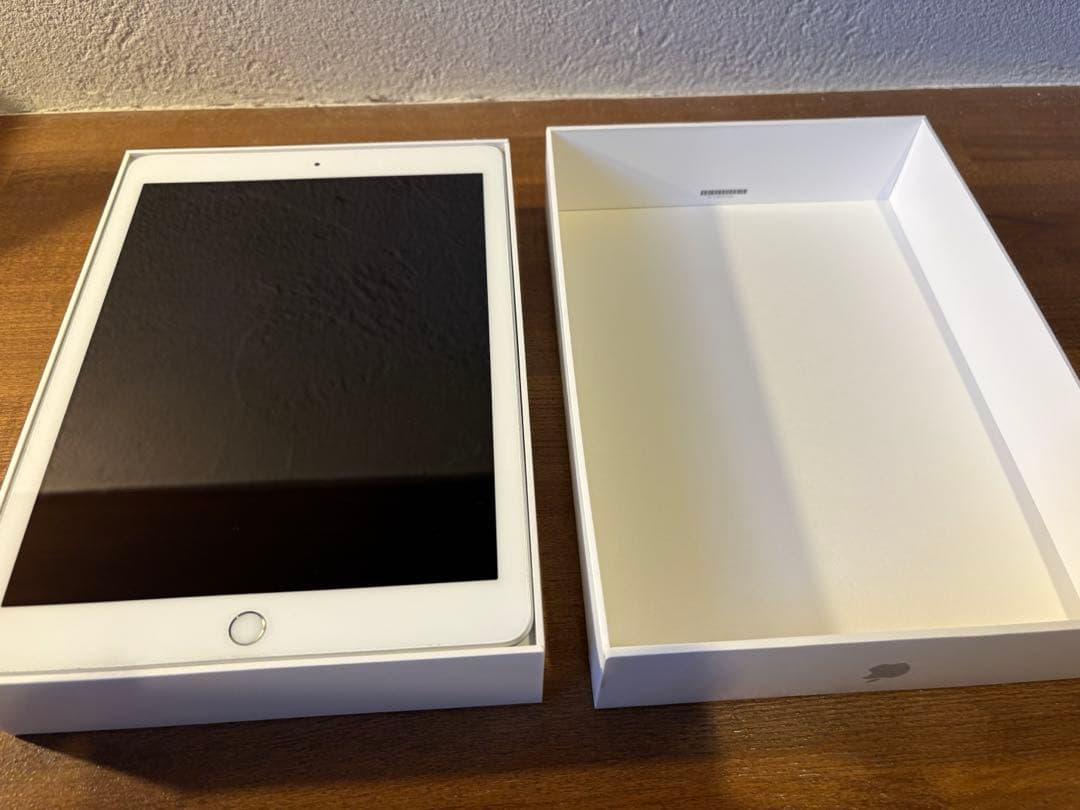 Apple iPad （第6世代）9.7インチ シルバー 本体箱付き iPad 9.7インチ【第6世代/Wi-Fi】32GB シルバー | タブレットのお試し