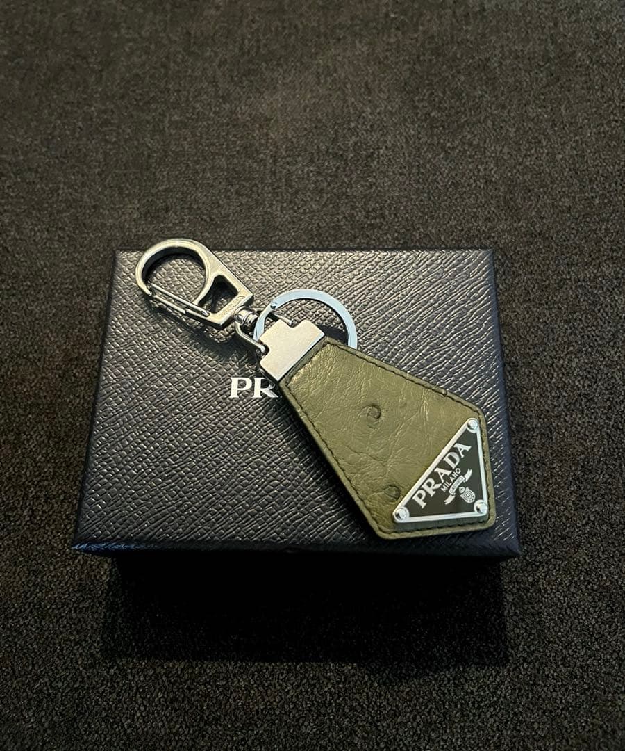 PRADA オーストリッチ レザーキーリング ホルダー チャーム 楽天市場】PRADA プラダ キーリング PORTACHIAVI PELLE 2PP68T 053