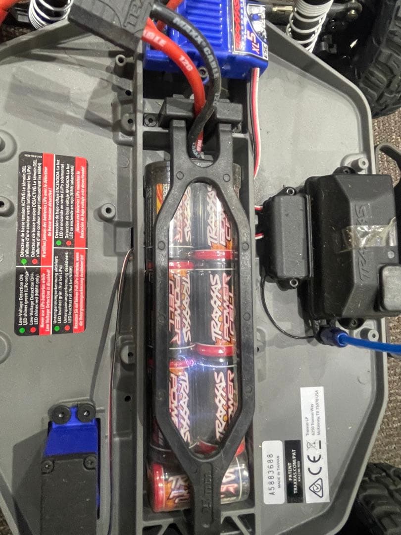 traxxas shlash 送料込みにしたのでお値段上がりました - メルカリ