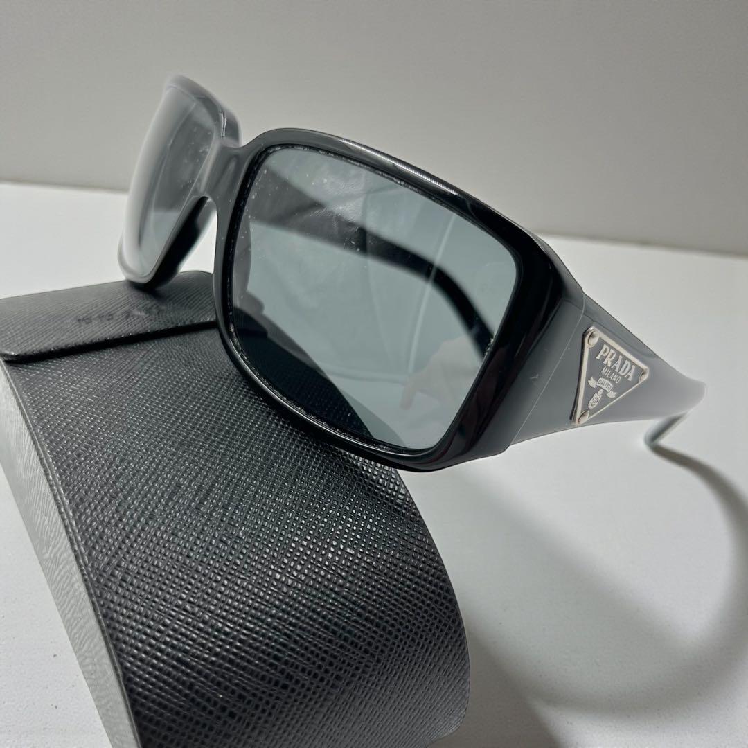 プラダ サングラス トライアングルロゴ ブラック グレー ケースあり