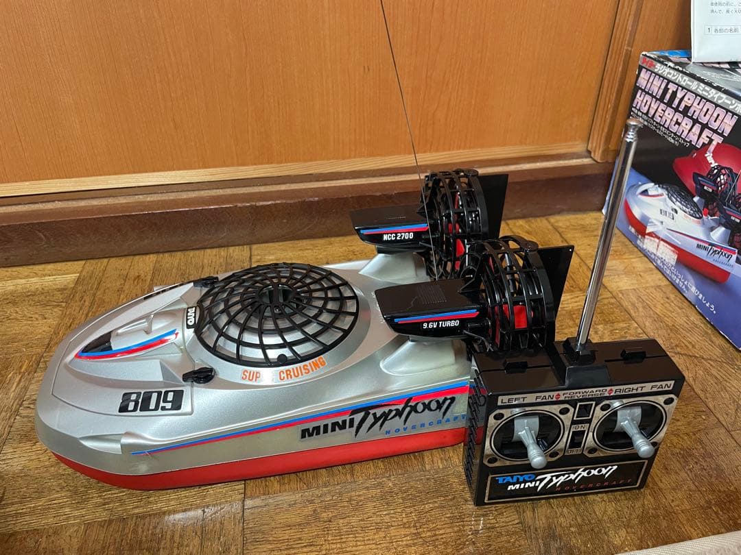 昭和レトロ ラジコン タイフーンホバークラフト(充電器セット付