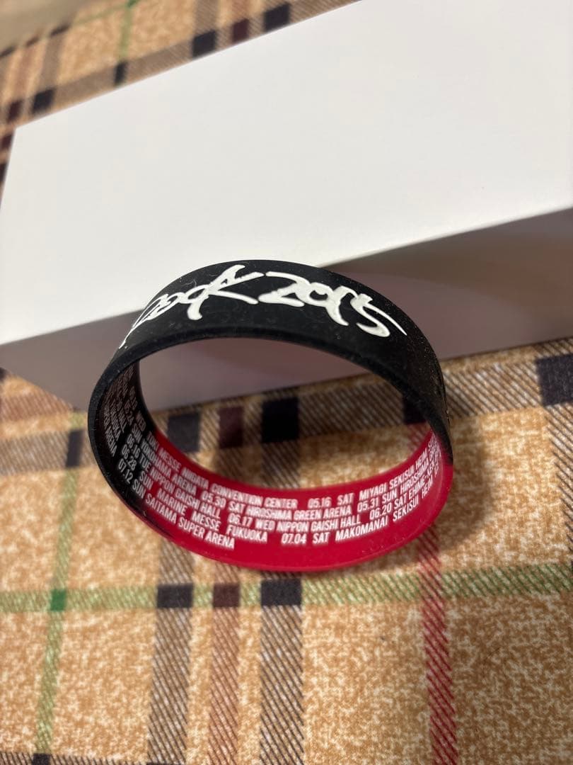 ONE OK ROCK ラバーバンド 黒赤 - メルカリ