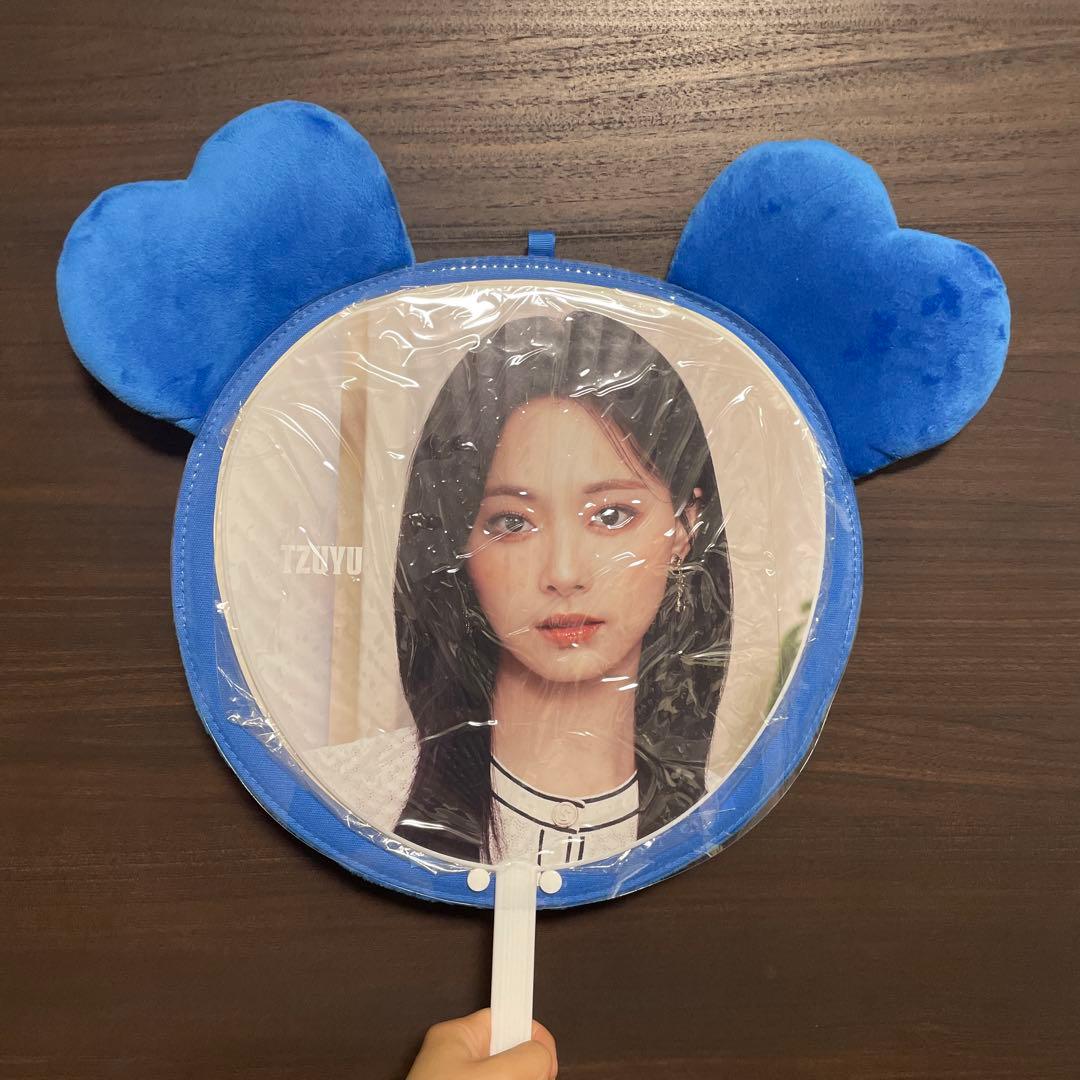 TWICEツウィ うちわ・ケース 2点セット - メルカリ