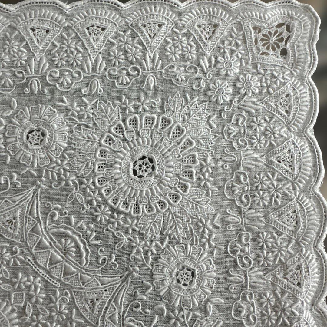 スワトウ 白のハンカチ 刺繍が美しい 中国汕頭 アンティーク