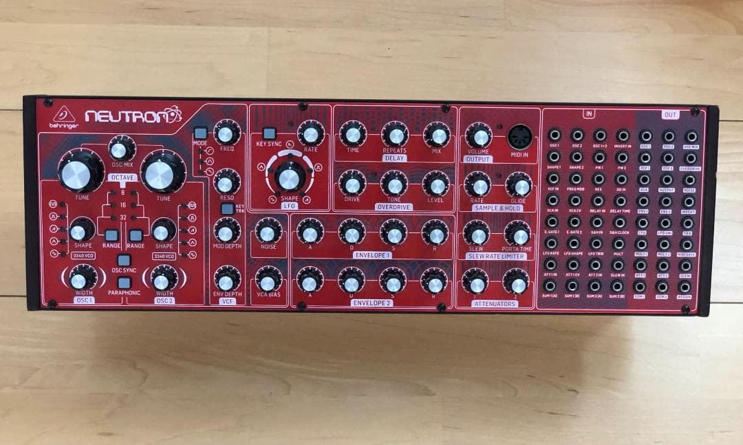 Behringer Neutron アナログ セミモジュラーシンセサイザー - メルカリ