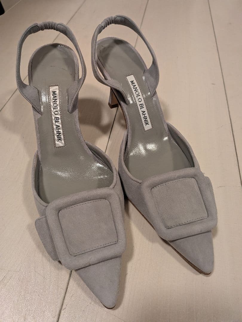 MANOLO BLAHNIK グレー ポインテッドトゥ ミュール Maysale 50 suede mules in grey - Manolo Blahnik | Mytheresa