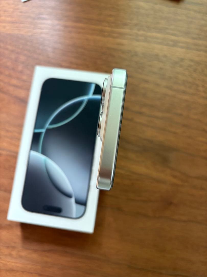 iPhone 16 Pro ホワイトチタニウム 128 GB SIMフリー - メルカリ