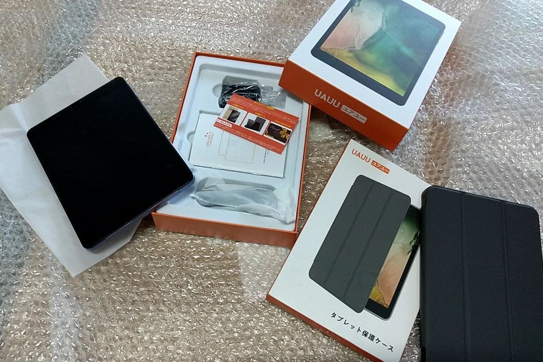 最新UALULU 8インチタブレット本体 ケース付き Qua tab（キュア タブ） au Qua tab 01 ( KYT31) 京セラ製 8インチ