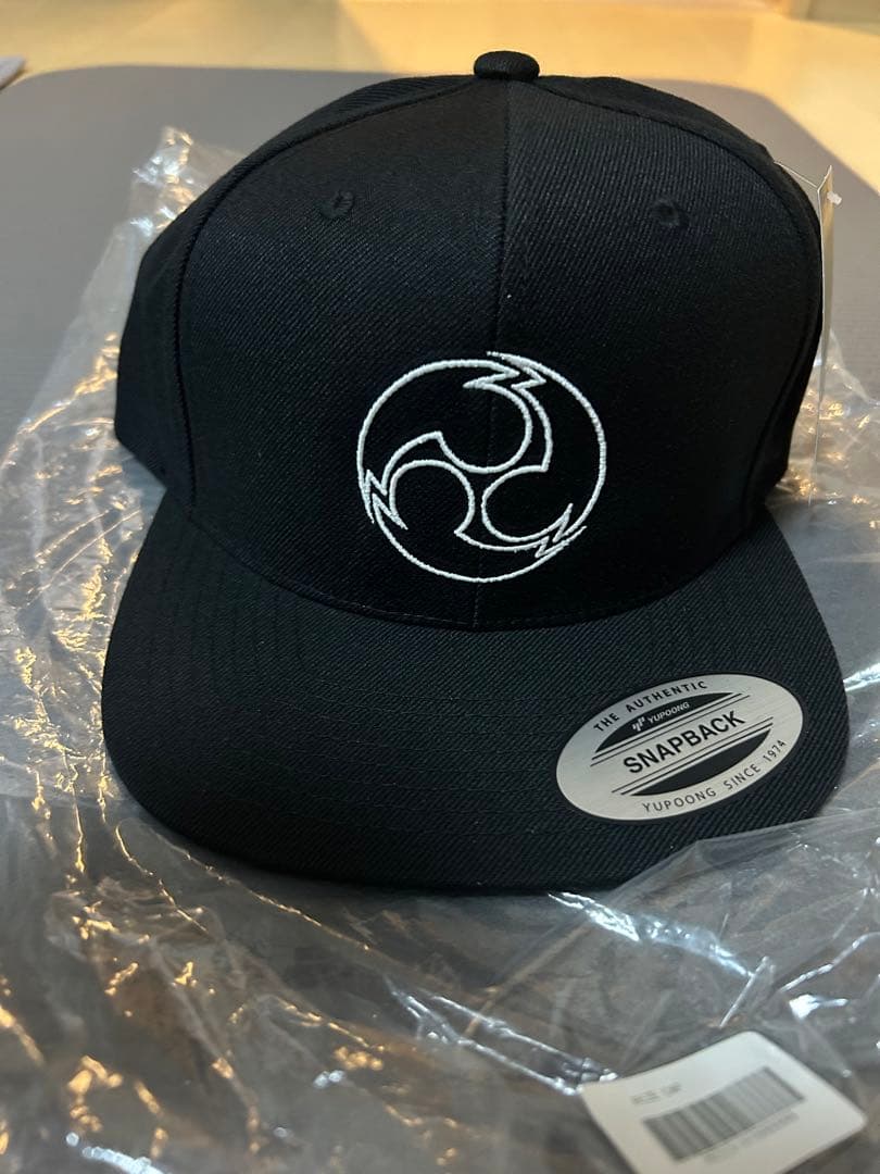 模造刀 太刀 金茶柄 鶴羽透し丸鍔 太刀造り龍図黒呂鞘