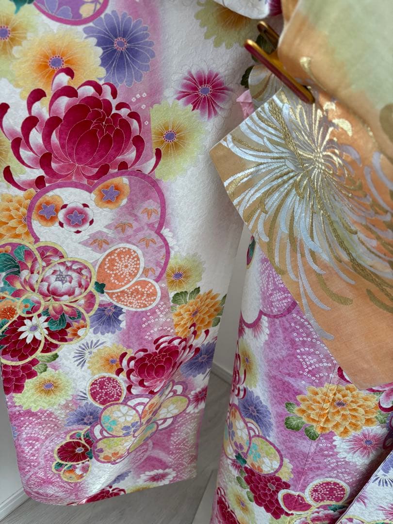 未使用に近い 豪華正絹振袖フルセット 縁起柄 華やか 花柄 成人式