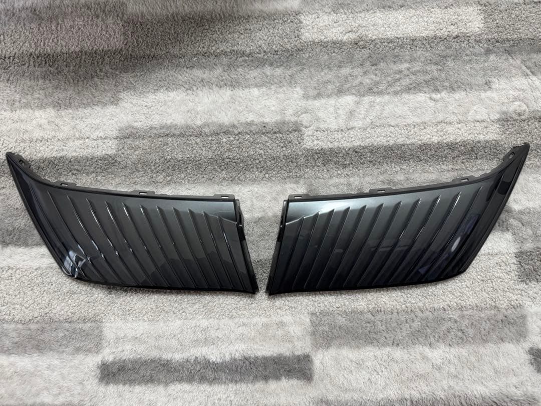 ハリアー60系 後期 純正フロントグリル - メルカリ