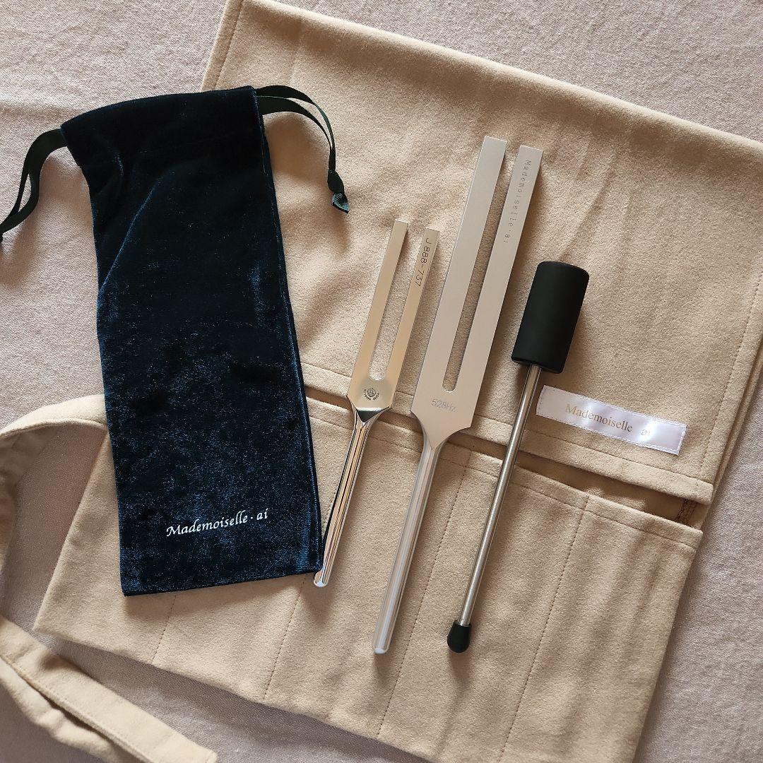 【美品】MIチューナー 音叉　528Hz / 888Hz　ハンマー付　ニチオン製 MIチューナー528Hz - マドモアゼル・愛公式ショップ