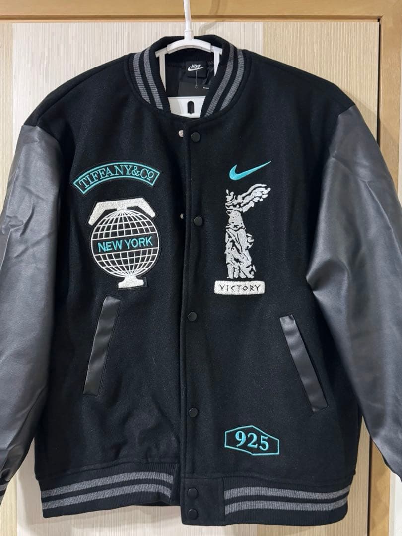 Tiffany & Co.Nike スタジャン XL Tiffany & Co., Nike Nike Air Force 1 X Tiffany & Co. 1837 Friends