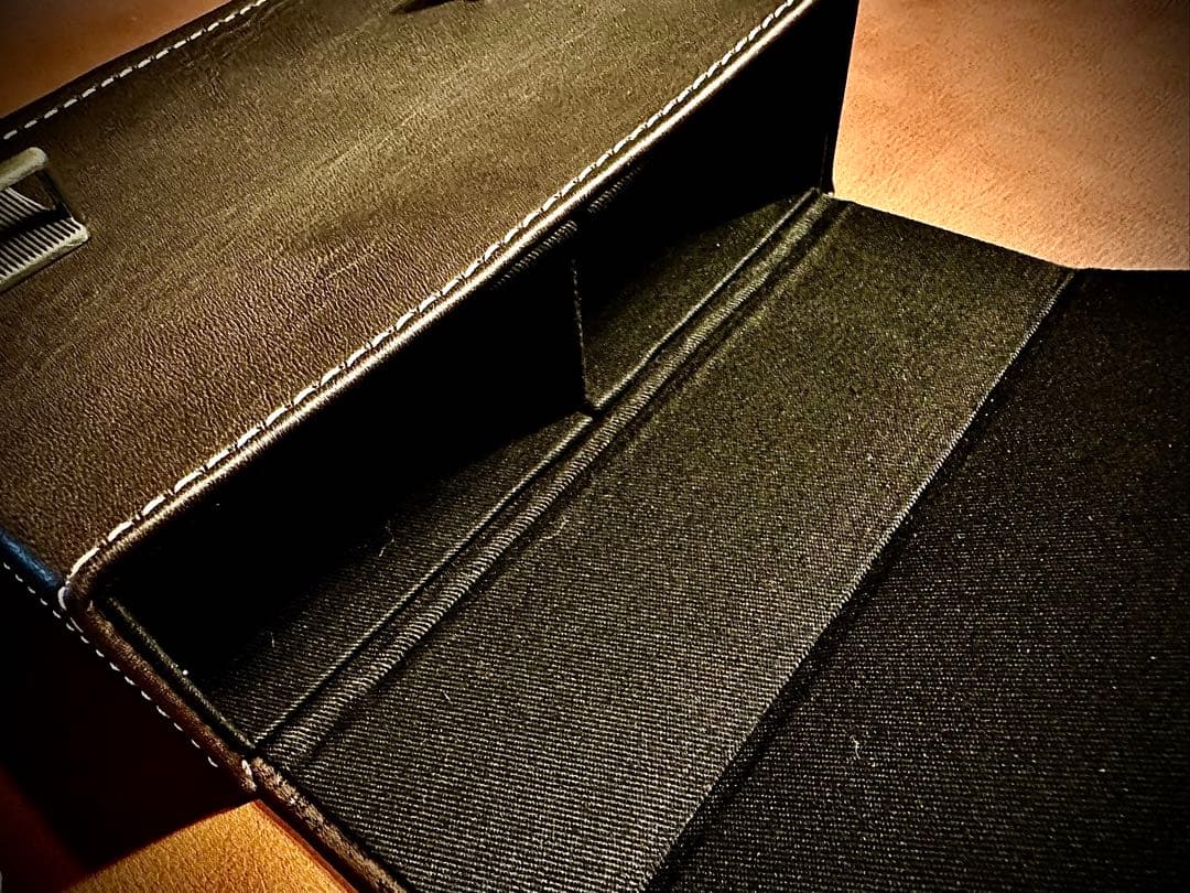 月末SALE！Pvt.Workshop極 本革デッキケース ダークブラウン - メルカリ