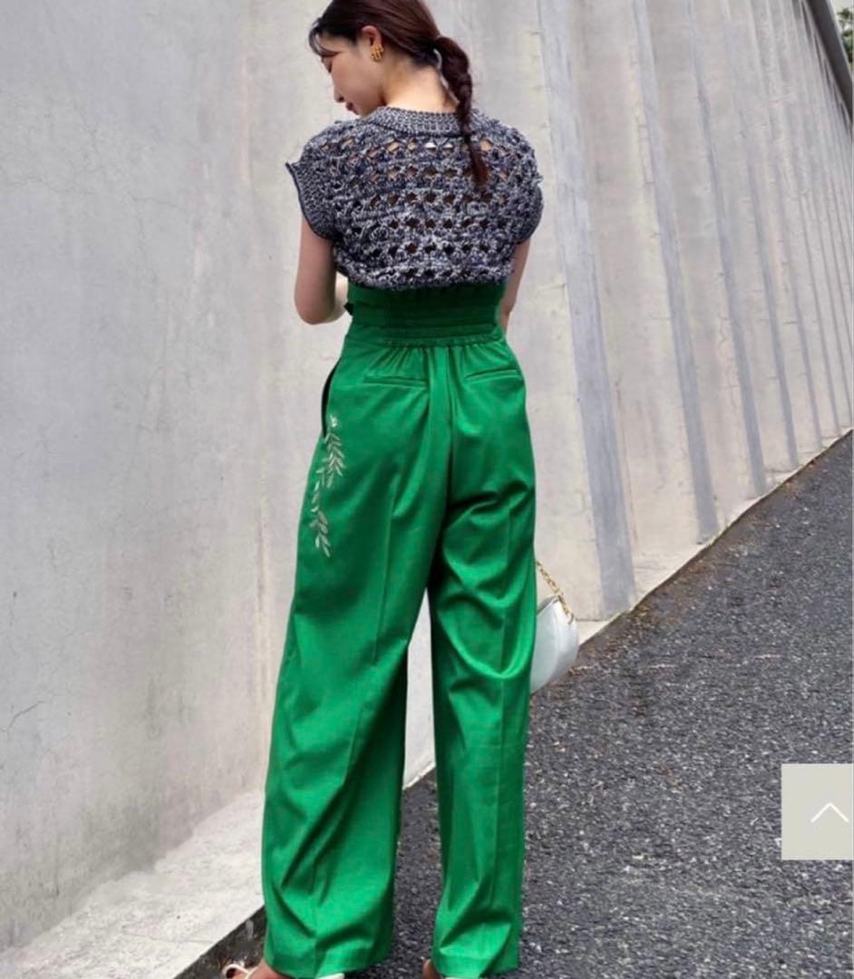 リリーブラウン LILY BROWN ハイウエストタックパンツ 刺繍 グリーン