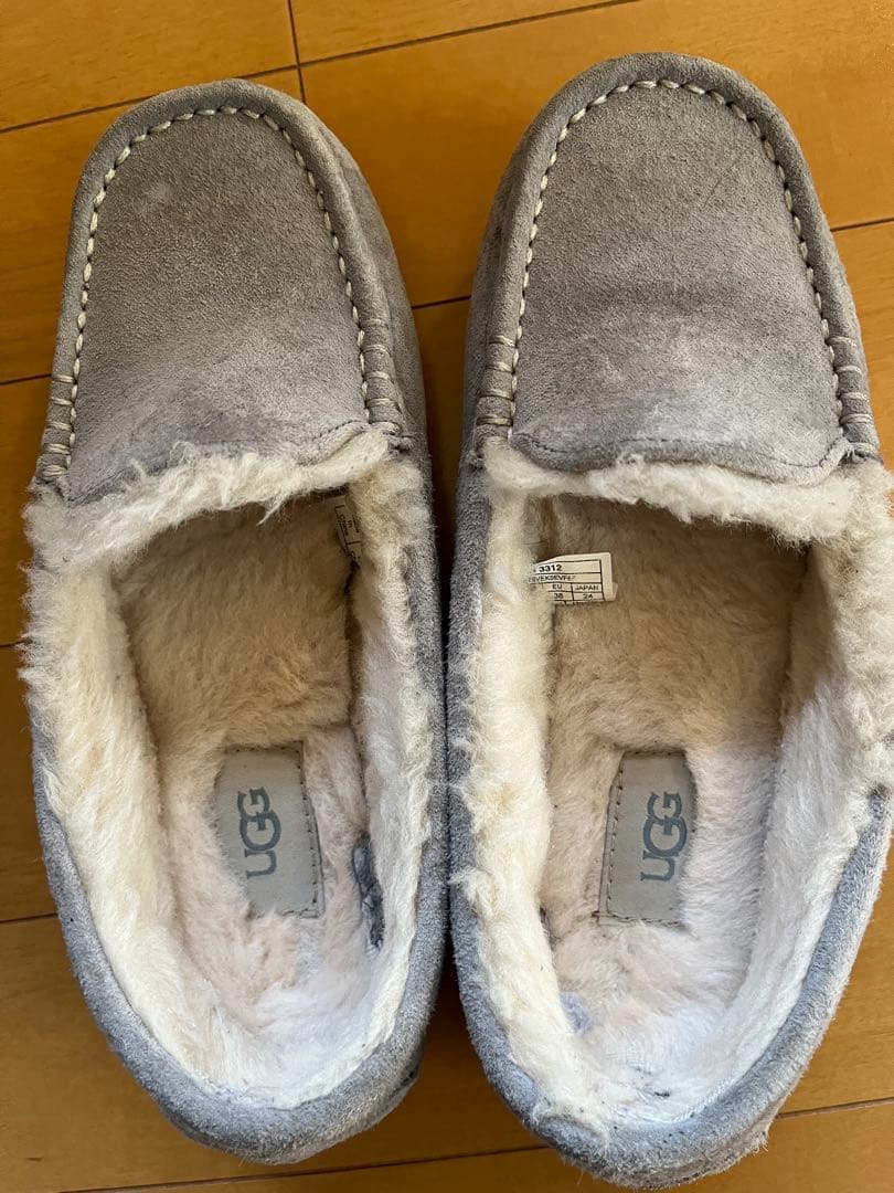UGG グレー モカシン アンスレー ボア スリッポン 24cm - メルカリ
